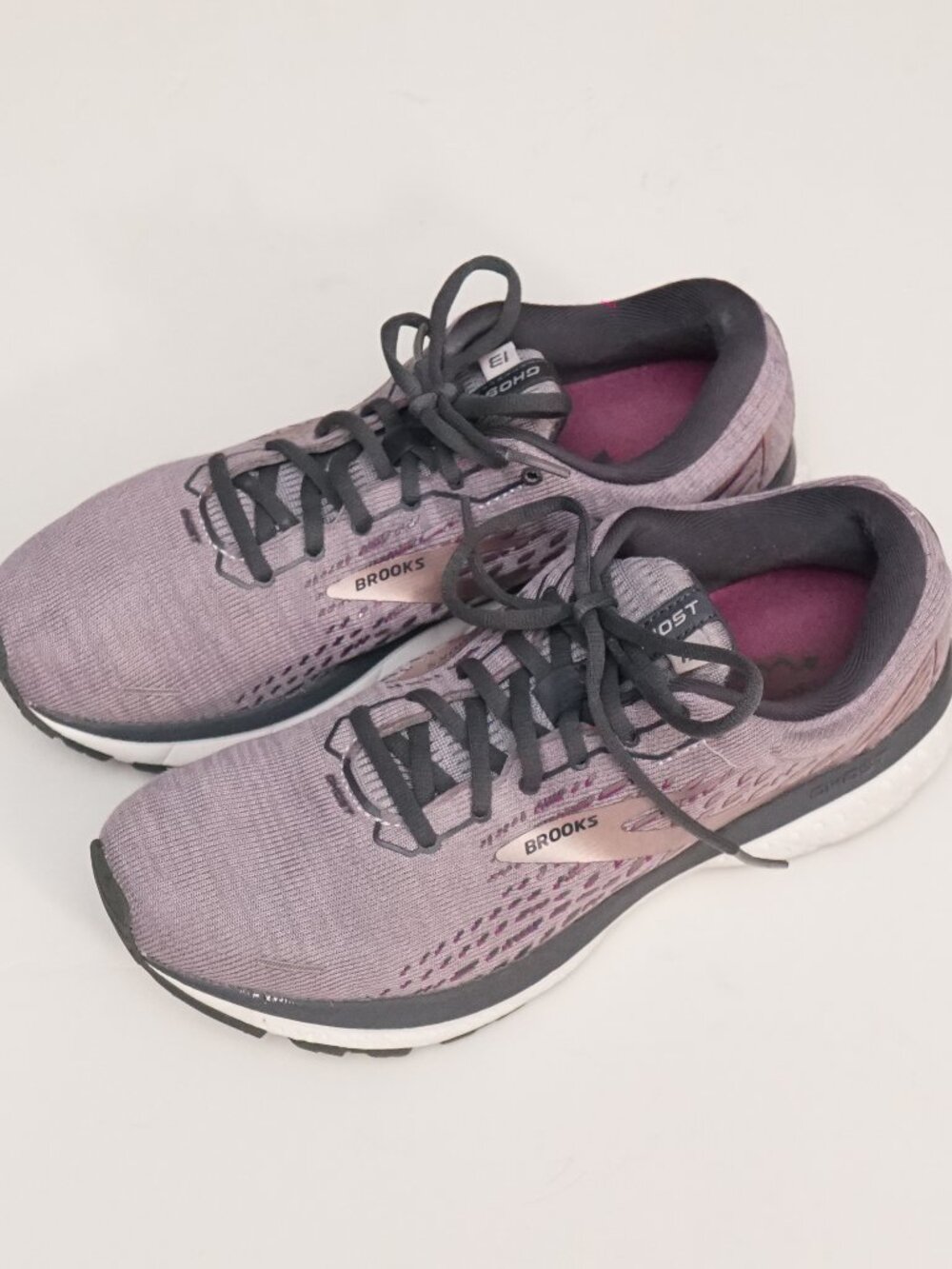 Brooks Ghost 13 Women 9.5 B Lavender Running Shoes Sneakers. Preowned